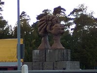 Monument ved den tidligere grnse mellem st og vest