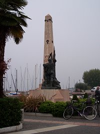 Monument over faldne fra krigen 1940 - 1945