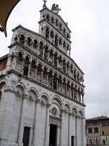 Kirke med de mange forskellige sjler, Lucca