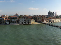 Sejler gennem Venedig