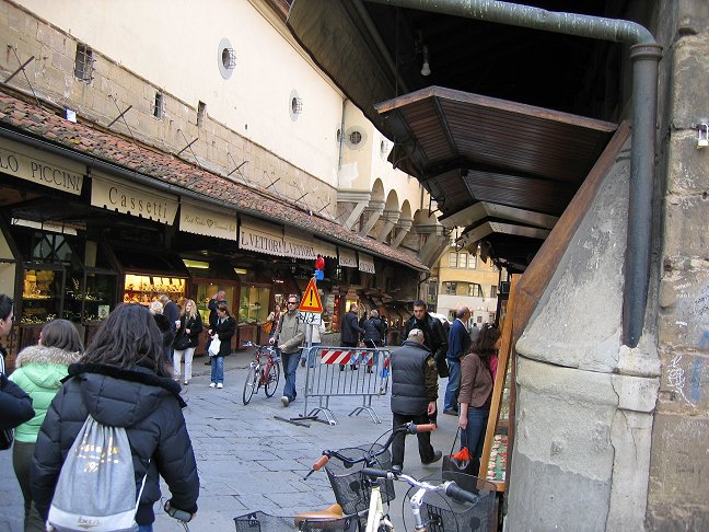 P broen 'Ponte Vecchio' i Firenze.