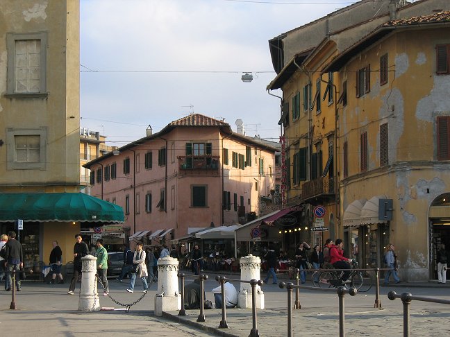 'Bar Duomo' til venstre i billedet. Det ligger lige overfor Det skve trn.